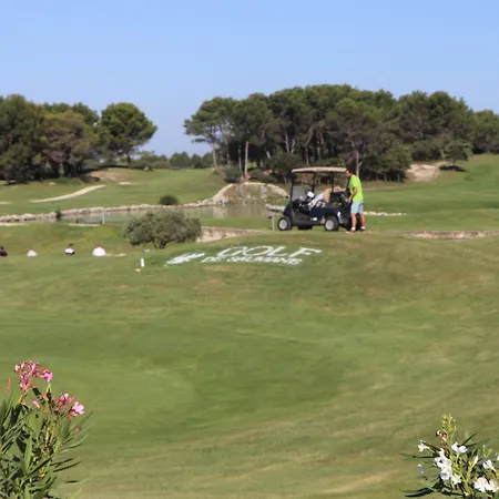 Holiday home Golf, Piscine Et Fitness *